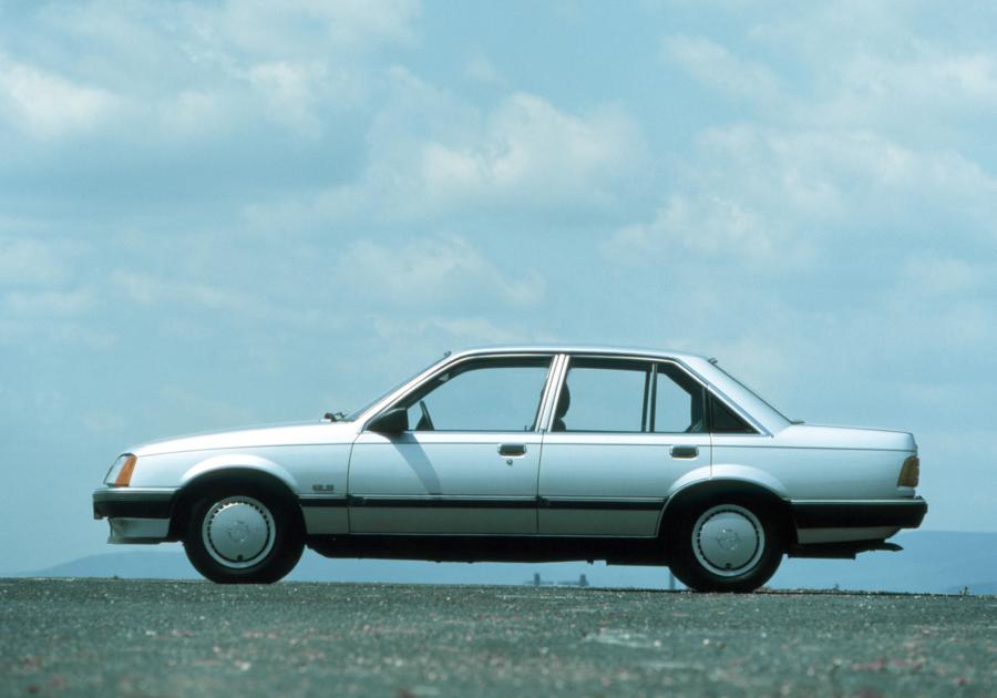  Opel Rekord 1982 года  (фото 1 из 21)
